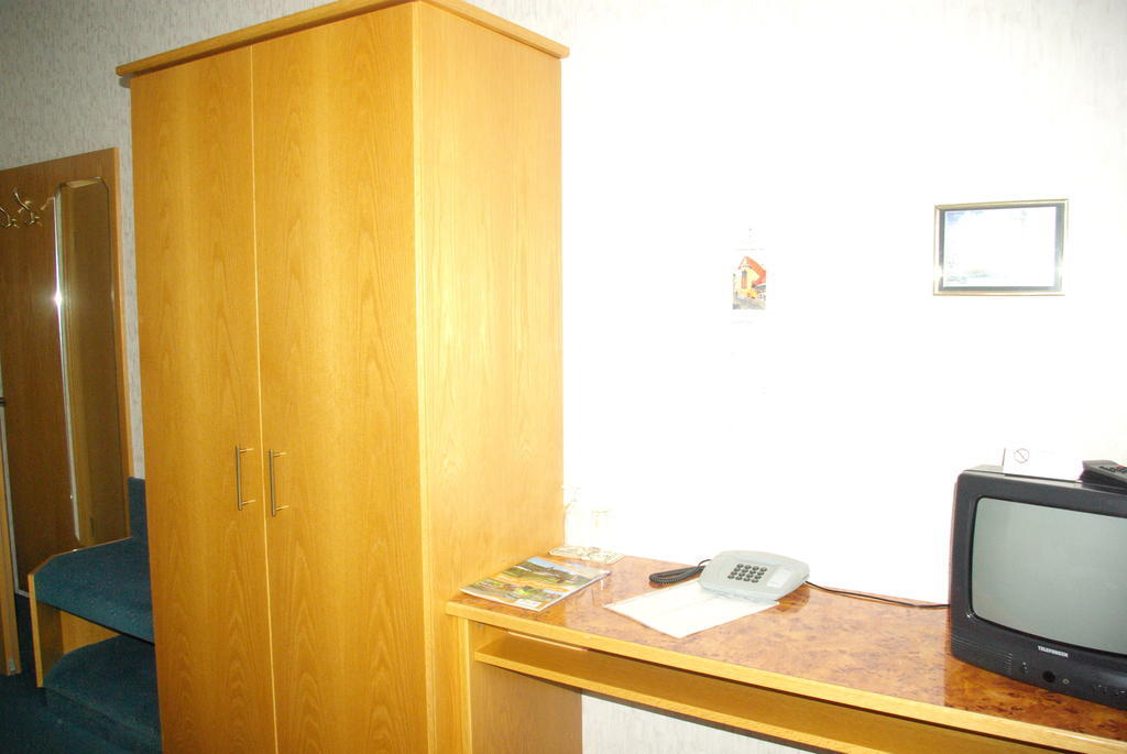 Hotel Garni "Zur Gueldenen Gabel" Unterwellenborn Room photo